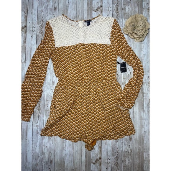 Forever 21 Mustard Yellow Scale Pattern Lace Long Sleeve Romper Size Large - Picture 1 of 7